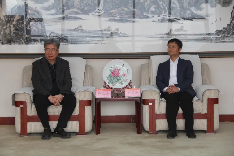 Shandong LANO waxay la shaqeysaa Professor KWAK, Moon Kyu, Ph.D. iyo Wakiilka Liang Tongho oo ka socda Jaamacadda Dongguk, Kuuriyada Koonfureed si ay u fuliyaan is-weydaarsiga iyo iskaashiga goobta xakamaynta buuqa ee Jaamacadda Shandong Jianzhu